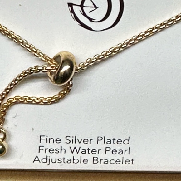 "Sister" Gold Charm Bracelet - Picture 3 of 5